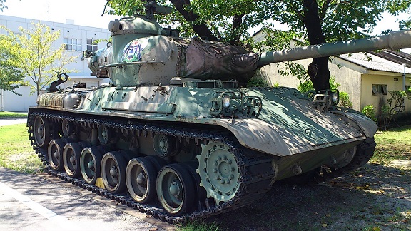 目達原駐屯地の61式戦車