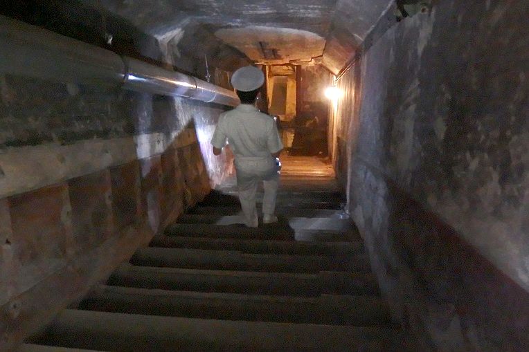 佐世保地方総監部の地下壕階段