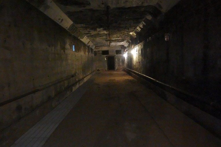 佐世保地方総監部の地下壕の内部